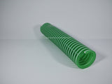 Manguera de tipo rural uso rudo para trabajos agrícolas y aplicaciones exigentes en color verde. Fabricada con PVC plastificado de alta calidad y reforzada con una espiral de PVC rígido antichoc