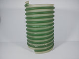 Polyurethane Suction Hose, es una tubería transparente con espiral verde que permite la visualización del flujo de material, facilitando la inspección de posibles contaminaciones durante la operación.